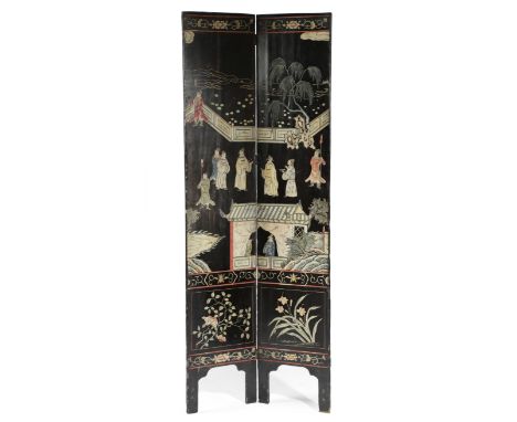 A CHINESE LACQUER TWO PANEL SCREEN IN COROMANDEL COAST STYLE, LATE 19TH / EARLY 20TH CENTURY polychrome decorated with figure