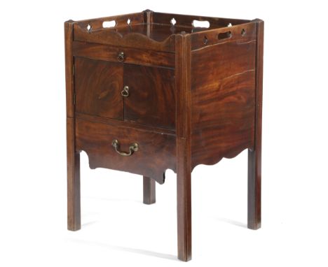A GEORGE III MAHOGANY TRAY-TOP BEDSIDE COMMODE LATE 18TH CENTURY the galleried top pierced with three handgrips and Gothic qu