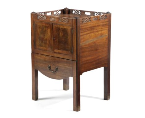 A GEORGE III MAHOGANY TRAY-TOP BEDSIDE COMMODE LATE 18TH CENTURY the gallery pierced with four handgrips and Chinese Chippend