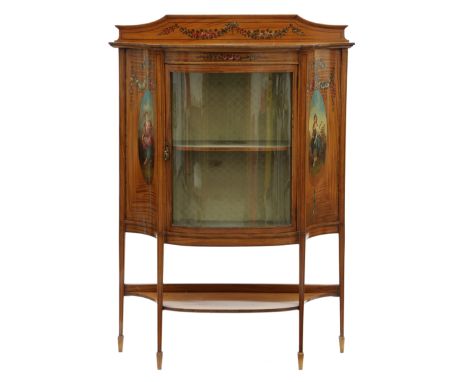 AN EDWARDIAN SATINWOOD DISPLAY CABINET IN SHERATON STYLE, EARLY 20TH CENTURY painted with ribbon tied swags of flowers and ov