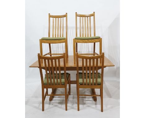 Light Ercol extending dining table with four slat back chairs&nbsp;Condition ReportThere are some small scratches on the top 