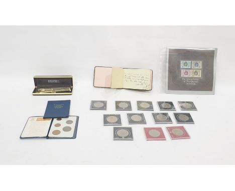 An assortment of commemorative coins including Silver Jubilee Crowns, 1977, a series of Britains first decimal coins in prese