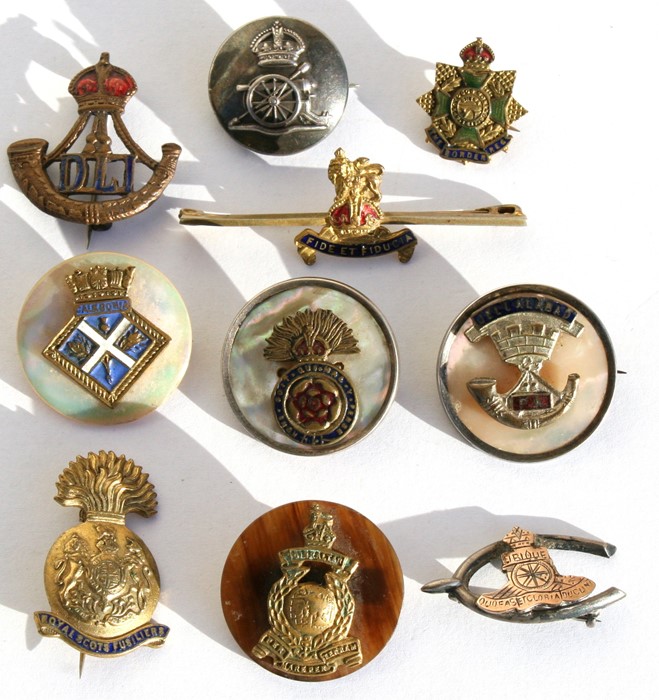 An assortment of 10 mainly WW1 sweetheart brooches including silver to