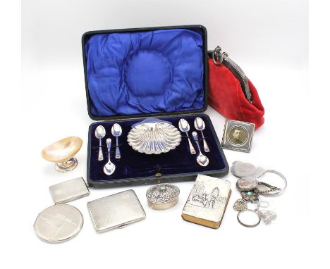 Cased set of silver spoons with shell design, and a shell form silver dish, London, 1913, (case is lacking one item), silver 