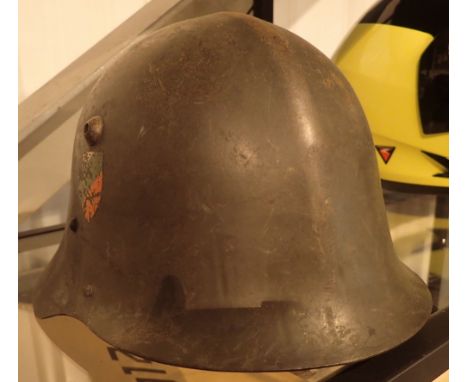 German WWII steel helmet CONDITION REPORT: Lining appears to be original.