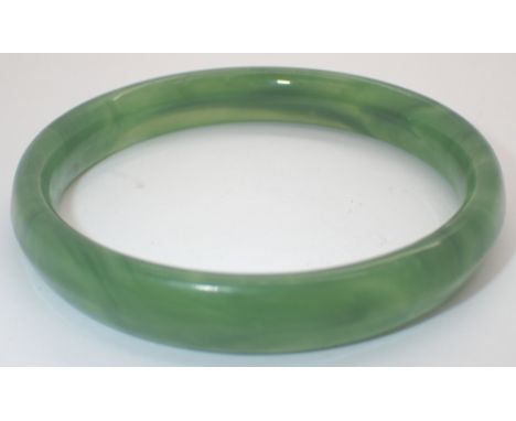 Green jade bangle D: 58 mm