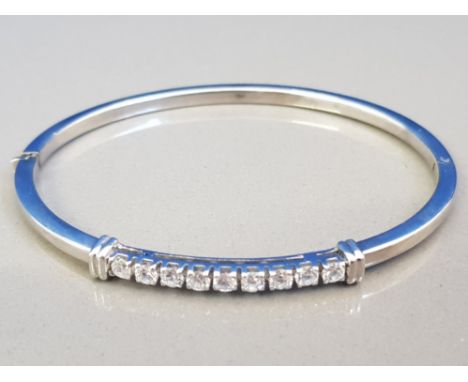 9CT WHITE GOLD CUBIC ZIRCONIA BANGLE, 8.8G