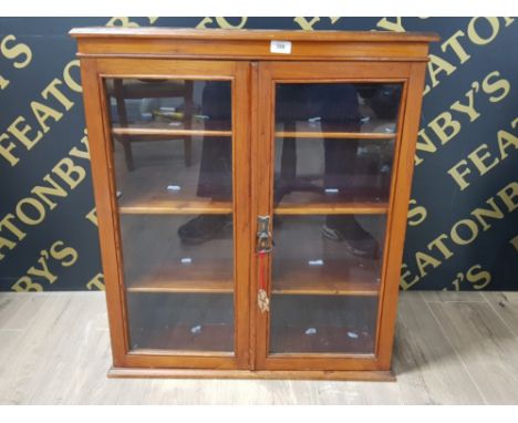 STAINED PINE ORIENTAL 4 SHELF DISPLAY CASE 68CM BY 21.5CM BY 78CM