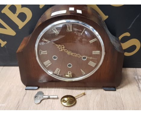 STAINED OAK SMITHS MANTLE CLOCK WITH KEY AND PENDULUM