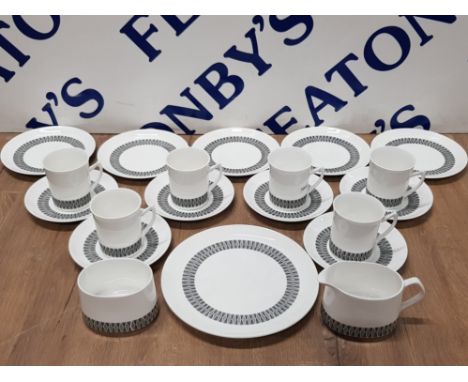 19 PIECES OF ELIZABETHAN CALYPSO CHINA INC CUPS AND SAUCERS