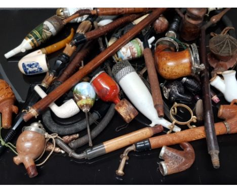 QUANTITY OF AUSTRIAN AND OTHER PORCELAIN POTTERY AND WOOD ANTIQUE AND VINTAGE SMOKING PIPES