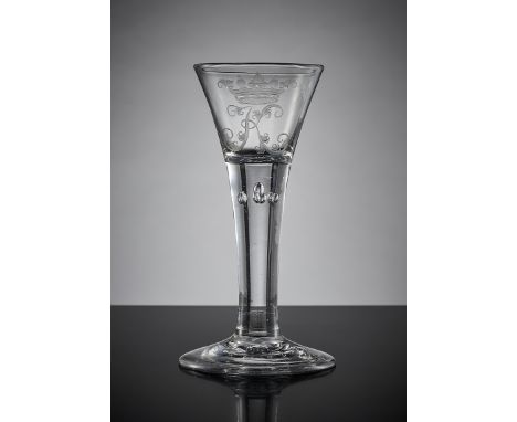 Kelchglas.  Schaft mit fünf eingestochenen Luftblasen. Geschnittenes, bekröntes Monogr. K. Lauenstein, 2. H. 18. Jh. H 18 cm