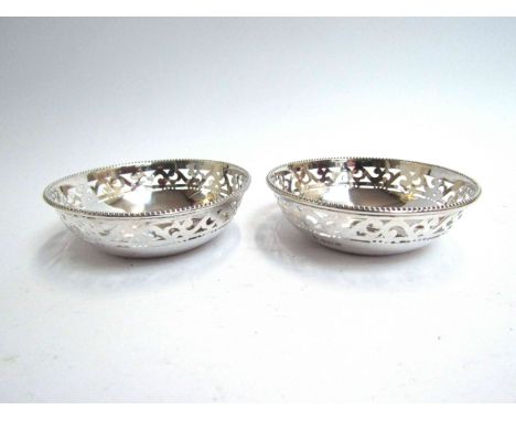 A pair of Haseler silver pierced dishes of circular form, Birmingham 1923, 10cm diameter, 84g