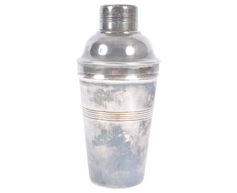 Bonzer - A vintage 20th Century Art Deco silver plated cocktail drinks shaker.&nbsp;The cocktail shaker having a removable tu