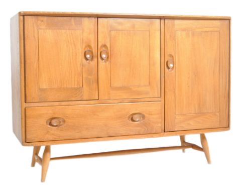 Lucian Ercolani - Ercol - Model 366 - An original retro vintage 1960s beech and elm sideboard credenza in a blonde / golden d