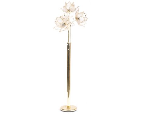 A retro vintage mid 20th century Italian designer upright standard lamp light of brass construction. The lamp having a series