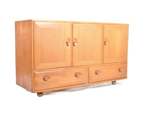 Lucian Ercolani - Ercol - Model 366 - An original retro vintage 1960s beech and elm sideboard credenza in a blonde / golden d