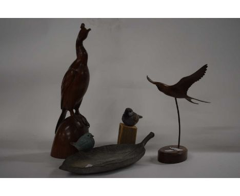Collection of bird sculptures including two carved wooden models of birds, further resin model of a bird on rectangular base 