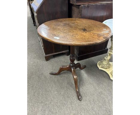 A Georgian mahogany circular top table on turned column with tripod base, top 63cm diameter