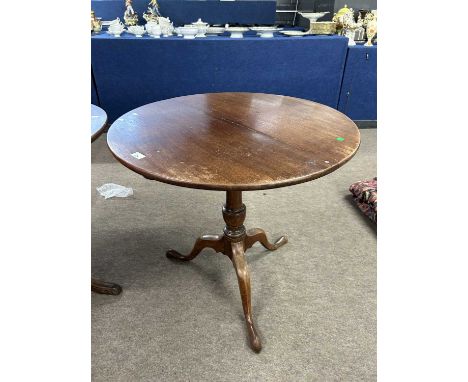 A Georgian mahogany circular top pedestal table with turned column and tripod base, top 78cm diameter