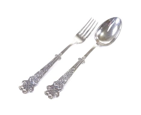 An Art Nouveau Danish silver matching serving fork and spoon, relief embossed lattice decoration, by Heimburger, hallmarks 19