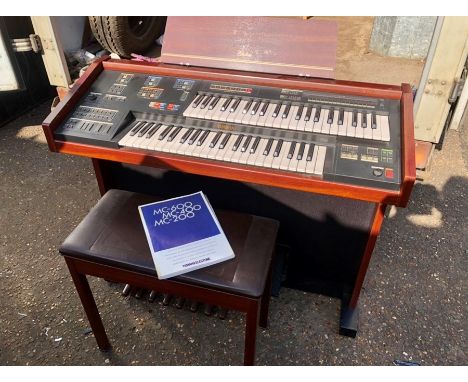 Yamaha electric organ with stool and manual