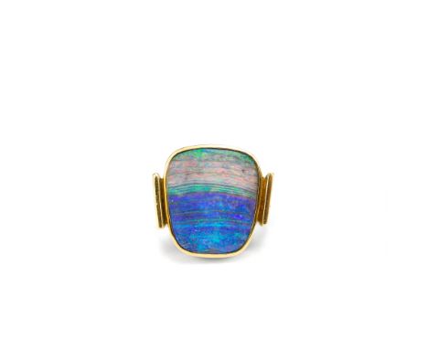 Herrenring750 Gelbgold, punziert, mit gestreiftem Boulder-Opal, Ringdurchmesser 19,5 mm, Gewicht ca. 19,5 g