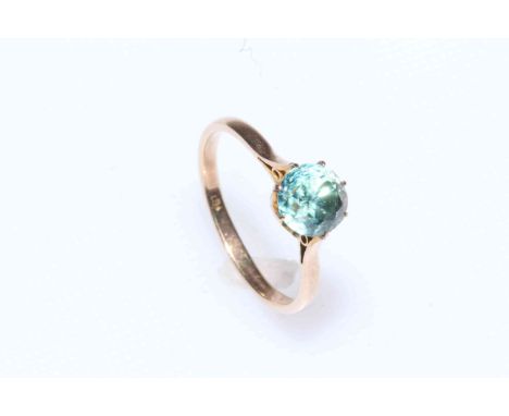 Blue stone claw set ring in yellow gold (marks worn), size Q.