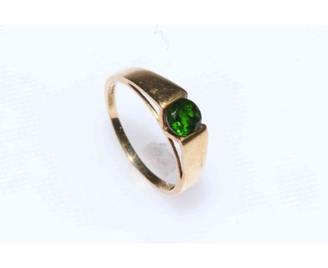 Siberian diopside ring set in 9 carat gold, size S.