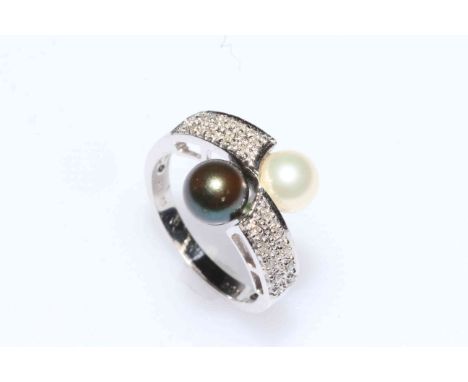 Cultured pearl and diamond crossover ring set in 14 carat white gold, size O.