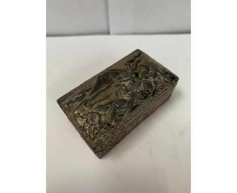 AN ORIENTAL STYLE METAL DRAGON DESIGN TRINKET BOX 