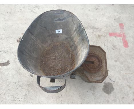 A SET OF VINTAGE POTATO SCALES WITH A WEIGHT 