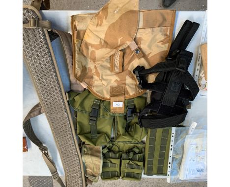 A VARIETY OF ASSORTED MODERN ARMY EQUIPMENT TO INCLUDE POUCHES, HOLDERS ETC 