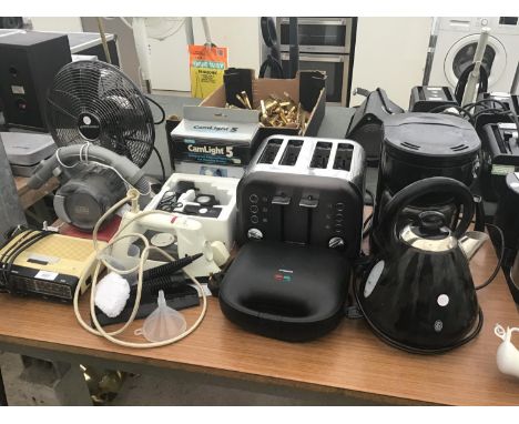 A COLLECTION OF ELECTRICALS TO INCLUDE CLEAN BLACK FAN, HOOVER, CAM LIGHT, KETTLE, TOASTER ETC 
