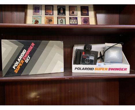 A BOXED RETRO POLAROID SUPER SWINGER CAMERA 