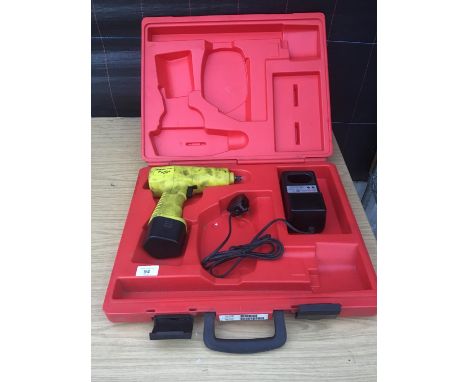 A CASED SNAP ON TOOLS CORDLESS DRILL WITH CHARGER 