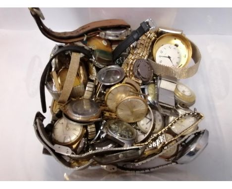 A LARGE COLLECTION OF ASSORTED VINTAGE WATCHES FOR SPARES, TIMEX ETC 
