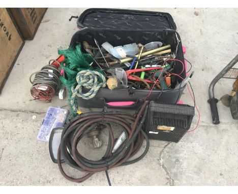 A LARGE QUANTITY OF TOOLS TO INCLUDE GAS WELDING PIPES, BATTERY CHARGER, SNIPS, SPIRIT LEVEL ETC 