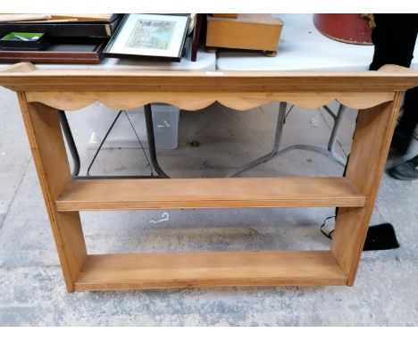 A VINTAGE PINE SHELF RACK 