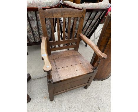 AN OAK COMMODE 