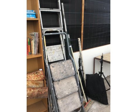 THREE SETS OF METAL LADDERS TO INCLUDE A THREE STEP, FOUR STEP, TWO TRIPOD STANDS, LARGE MEASURE ETC 
