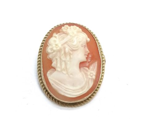 9ct hallmarked gold hand carved cameo portrait brooch - 2.5cm drop &amp; 5g total weight - SOLD ON BEHALF OF THE NEW BREAST C