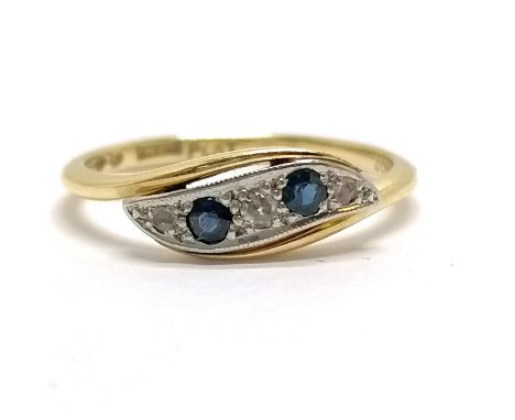 18ct gold &amp; platinum diamond (3) &amp; sapphire (2) crossover ring - size N &amp; 2.4g total weight 