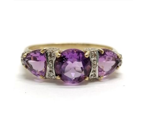 9ct hallmarked gold amethyst &amp; diamond stone set ring with diamonds to sides - size U &amp; 2.8g total weight 