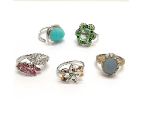 5 x silver stone set rings inc flower design &amp; multi green stone ring - total weight 24.9g 