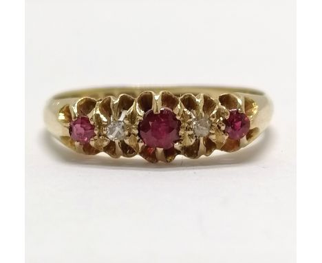 18ct hallmarked gold ruby (3) &amp; diamond (2) stone set ring - size O &amp; 2.6g total weight ~ claws on end ruby need atte