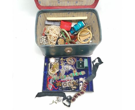 Vintage vanity case with costume jewellery inc coral bead necklace, strand of jet beads, fossilised shark tooth, Austrian cry