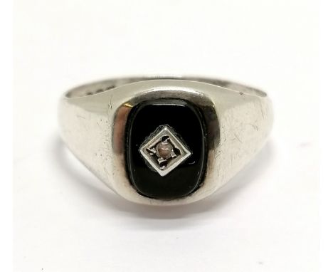 Irish silver hallmarked gents onyx and diamond set signet ring size Q- signs of re-sizing to shank 