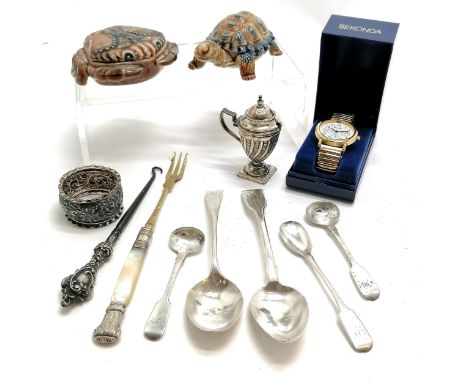 Qty of silver - 2 x Exeter silver spoons, napkin ring, mustard pot, 3 other spoons - total weight 144g t/w silver handled but