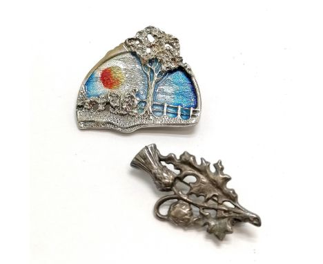 2 x sterling silver Edinburgh Scottish brooches - thistle &amp; enamel (3.5cm &amp; no obvious damage) - 15g total weight Cel